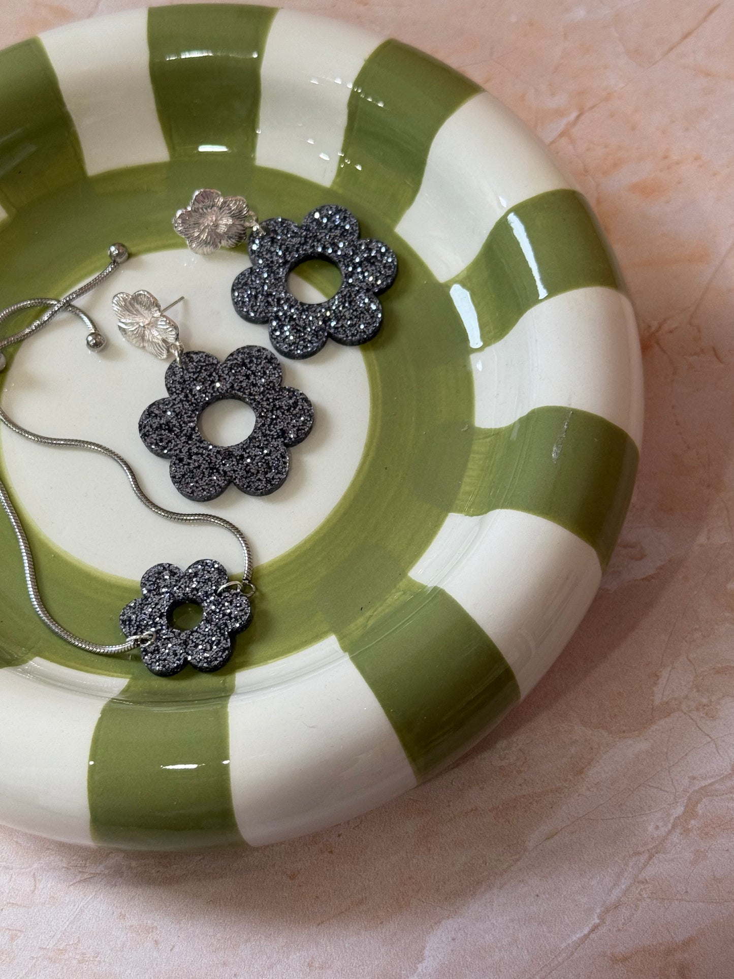Bracelet Daisy – Élégance Florale & Raffinée