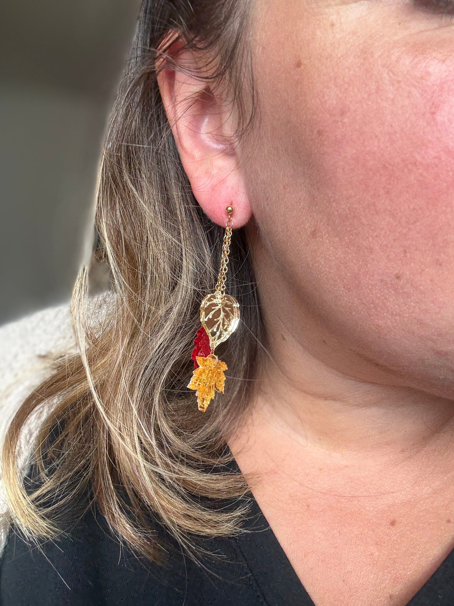 🍂 Puces d’oreilles Trio Étincelant – Feuilles d’Automne Suspendues