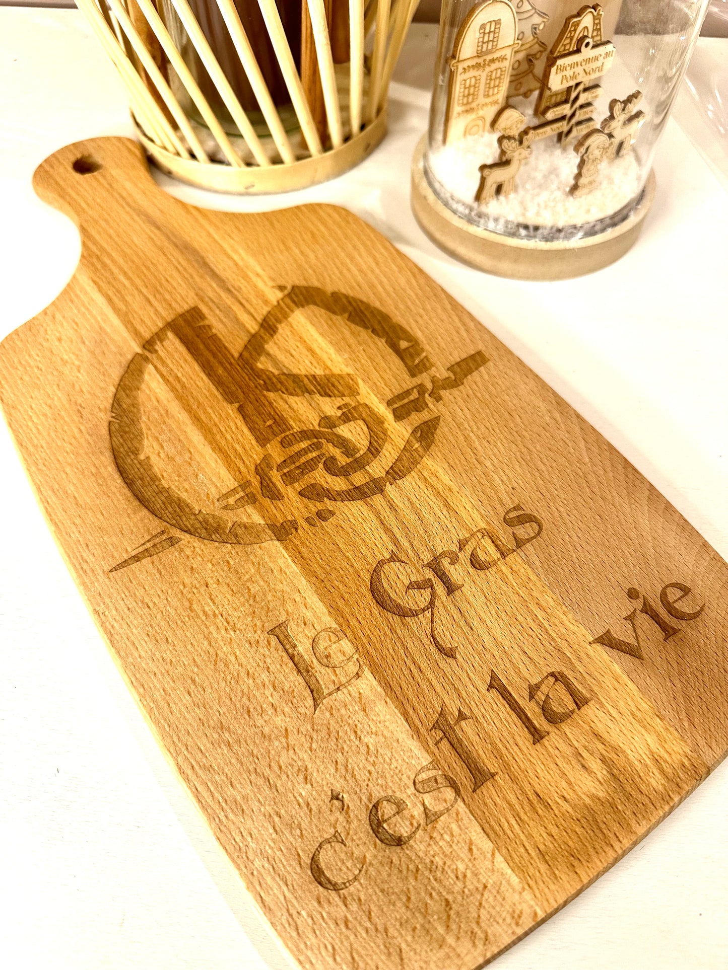 "Le Gras, C'est la Vie" - Logo Kaamelott