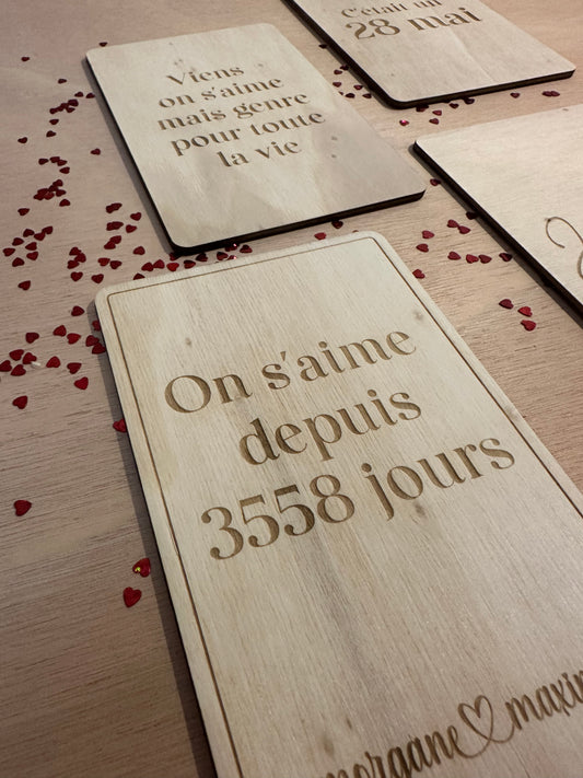 Carte postale en bois "On s'aime depuis..."