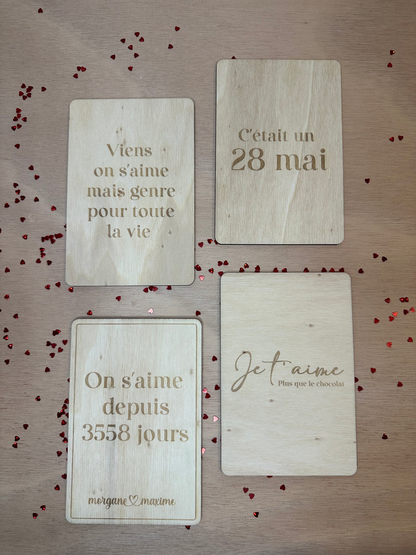 Carte postale en bois "On s'aime depuis..."