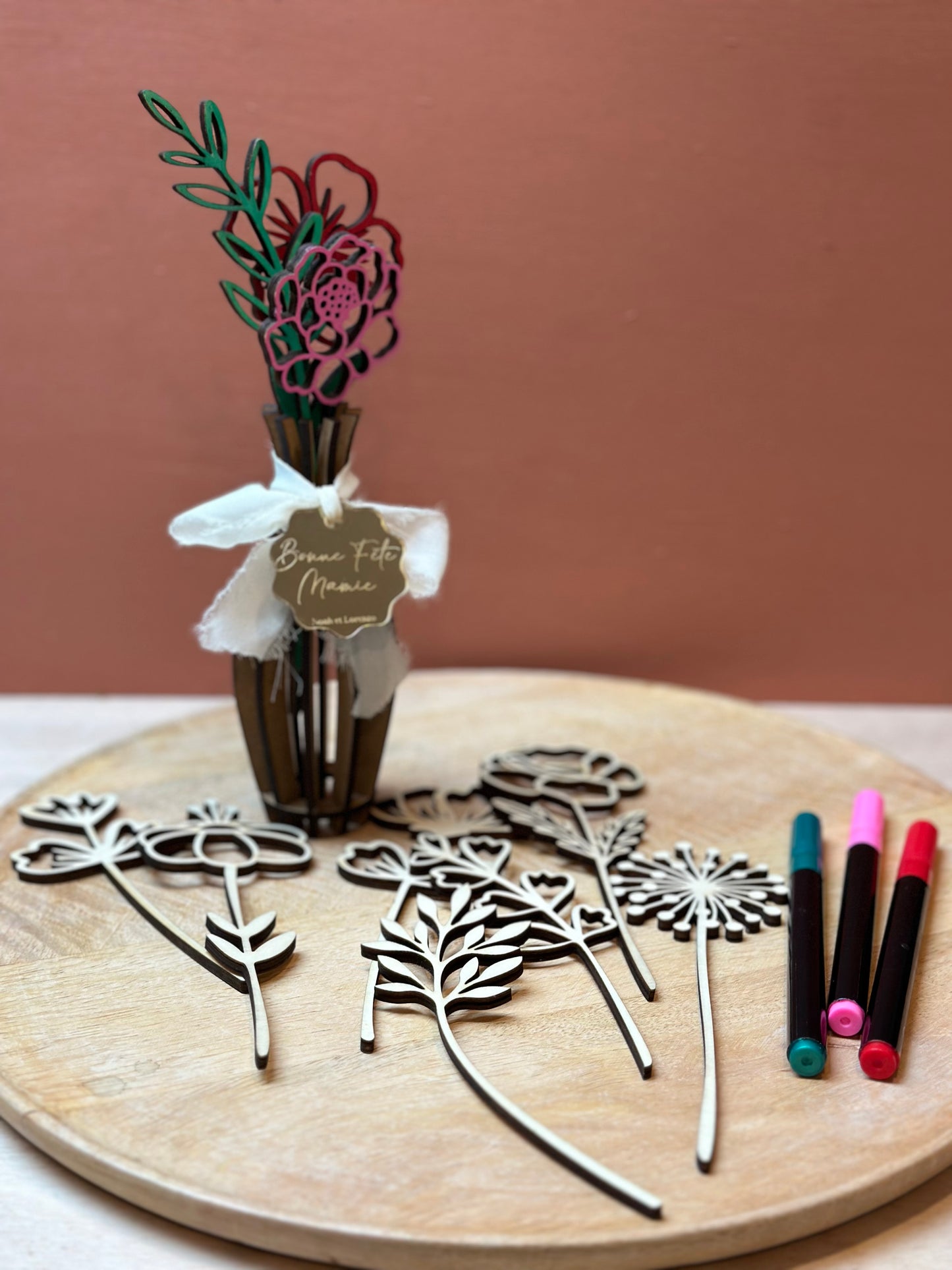 Vase avec ses 3 fleurs à décorer