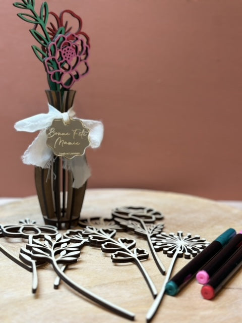 Vase avec ses 3 fleurs à décorer