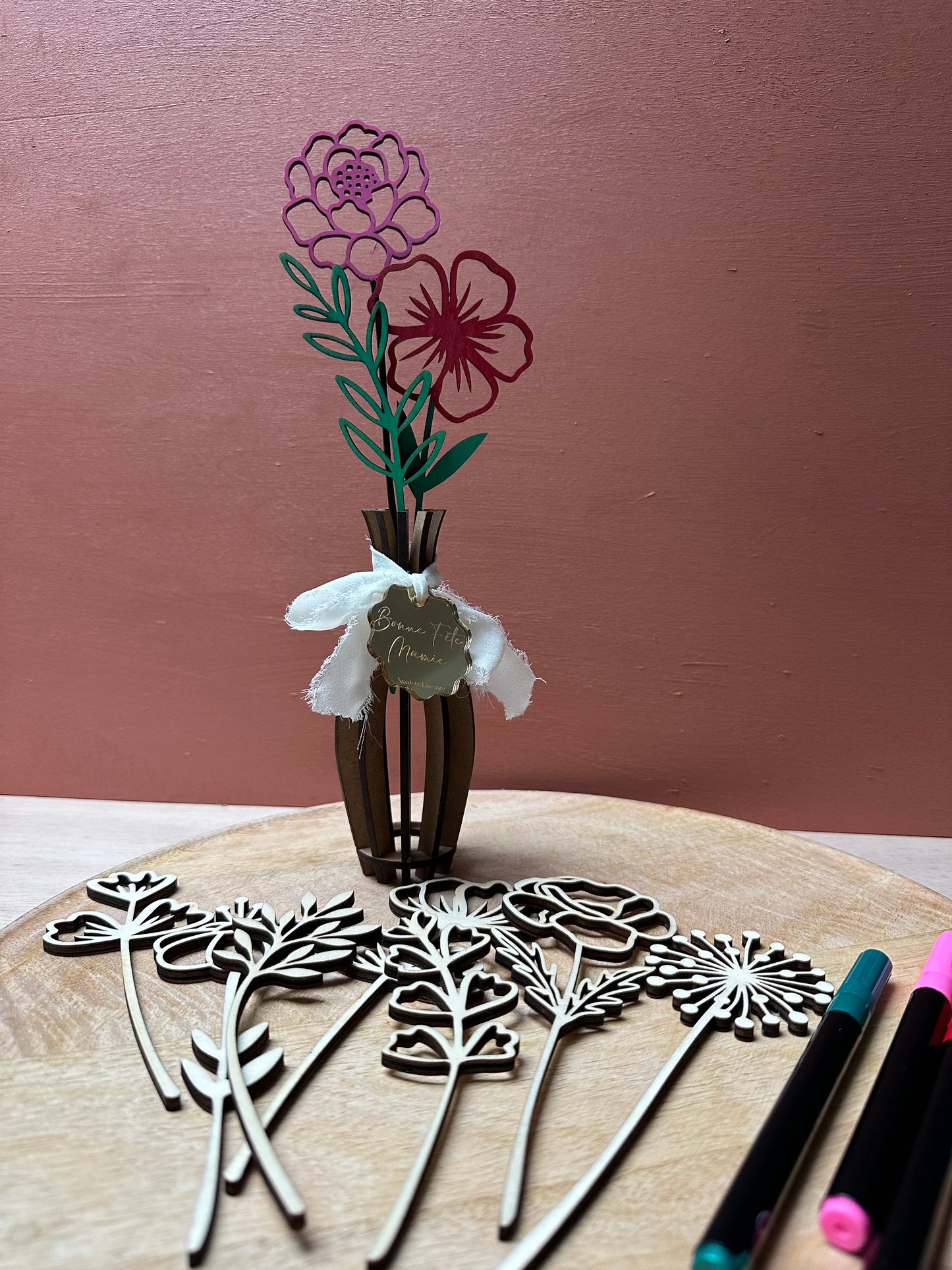 Vase avec ses 3 fleurs à décorer