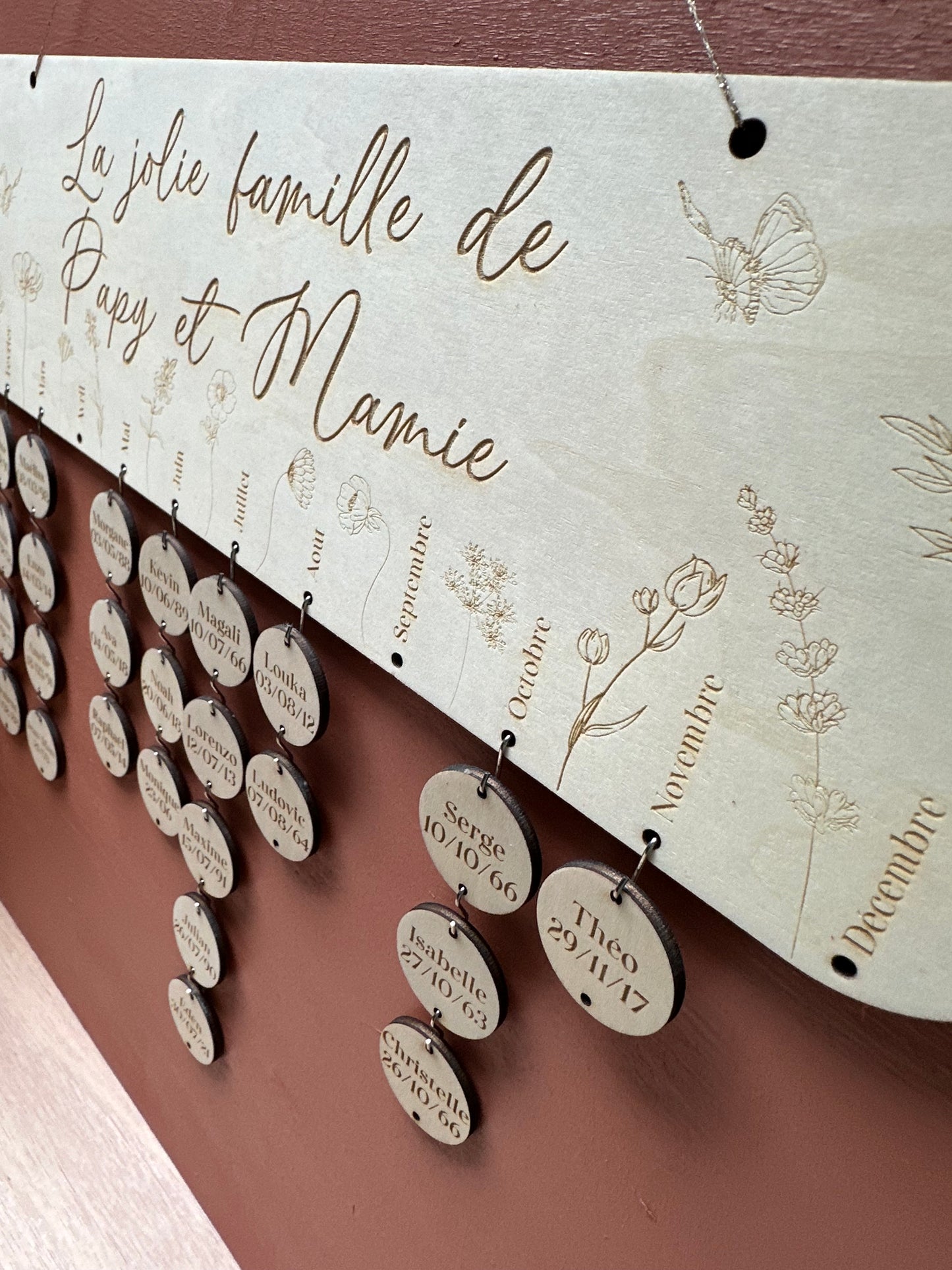 Calendrier anniversaires en bois