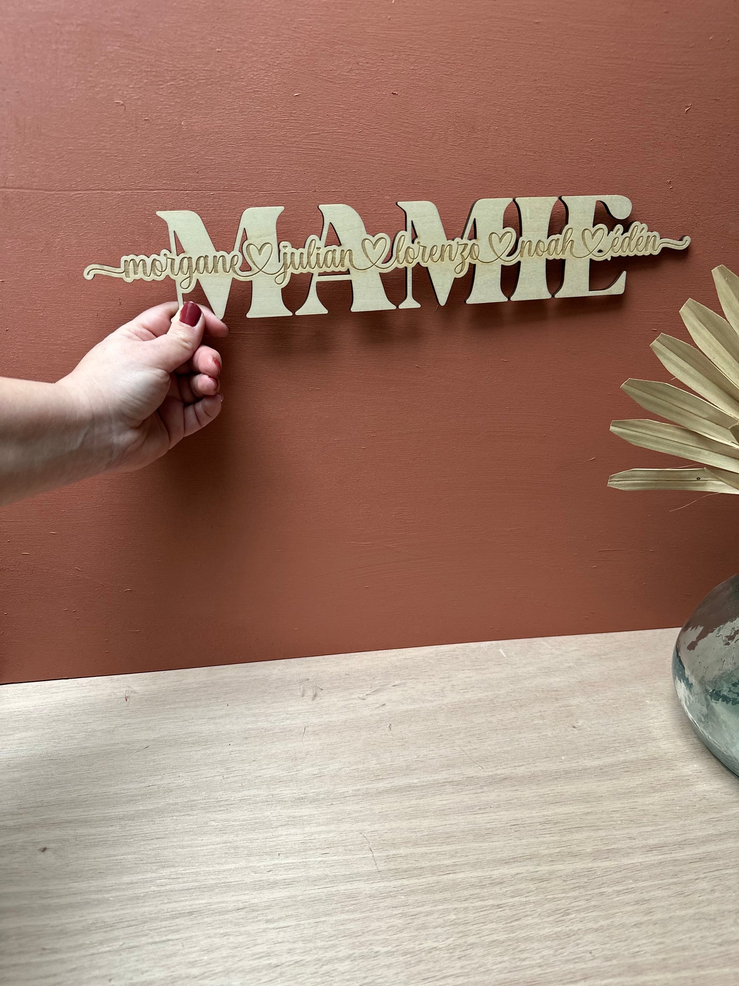 Silhouette du mot Mamie en bois