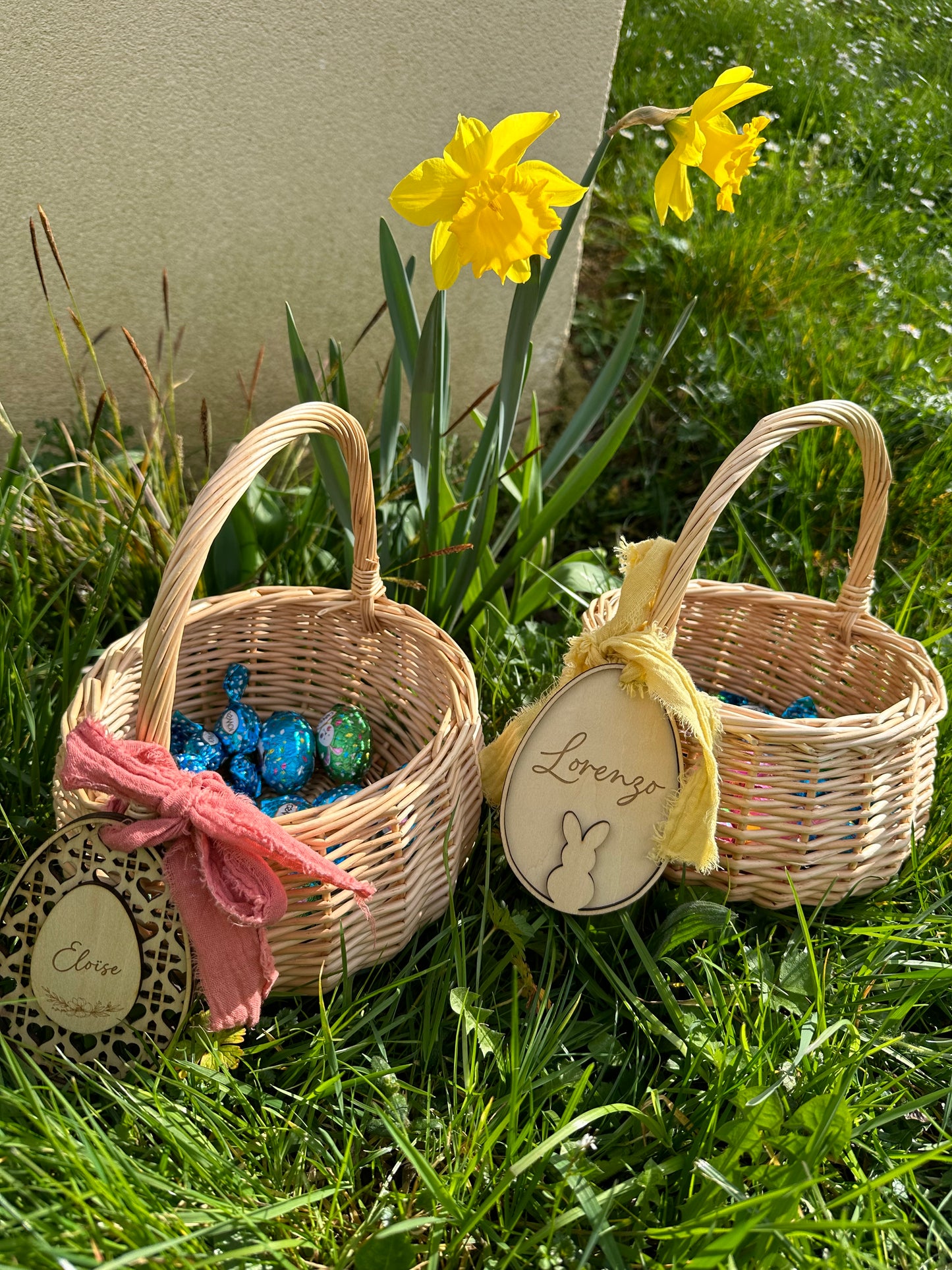 Panier + Etiquette pour panier de Pâques - Cannage coeur - Fleurs