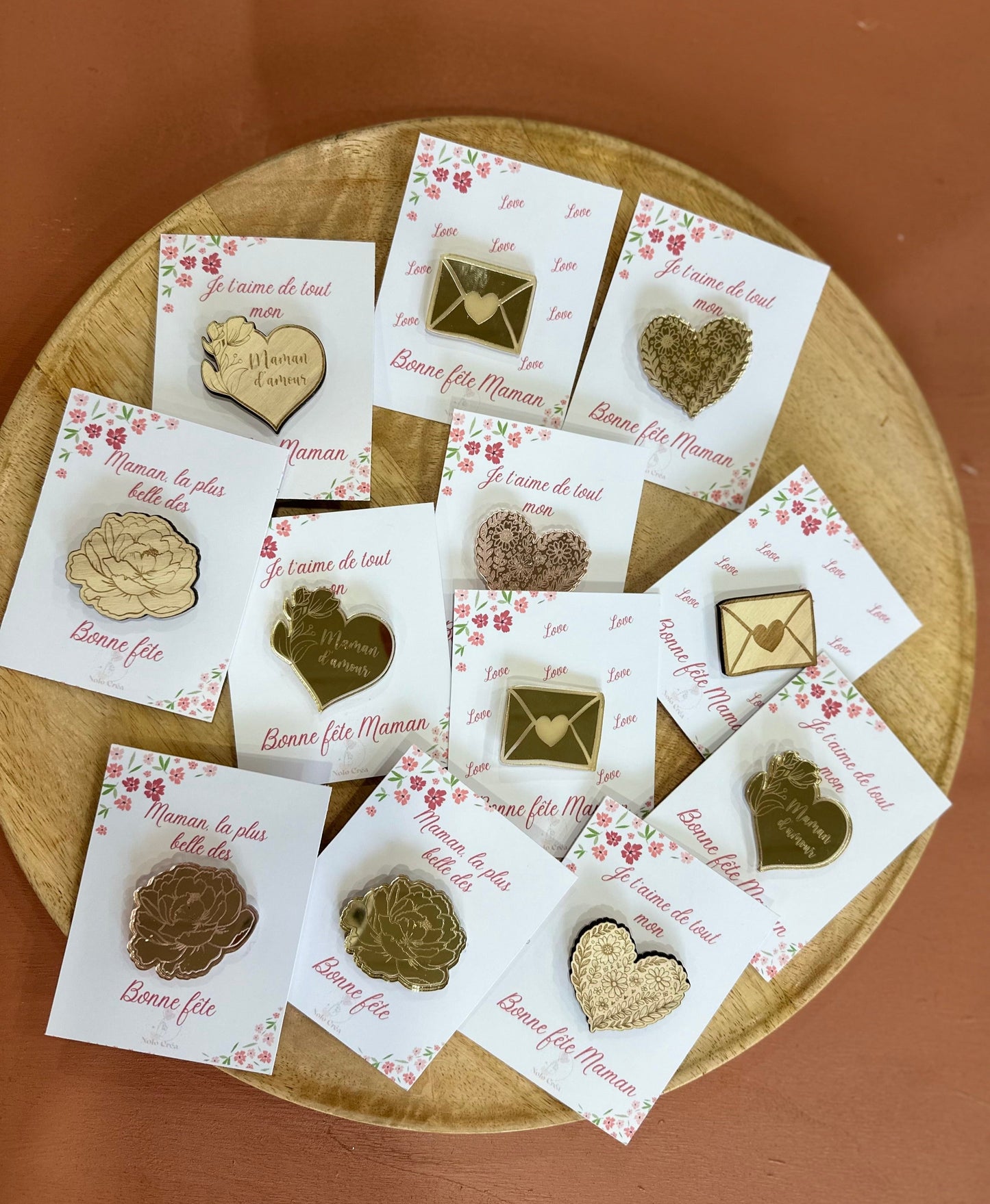 Pin's / Broche fête des mères - Coeur floral