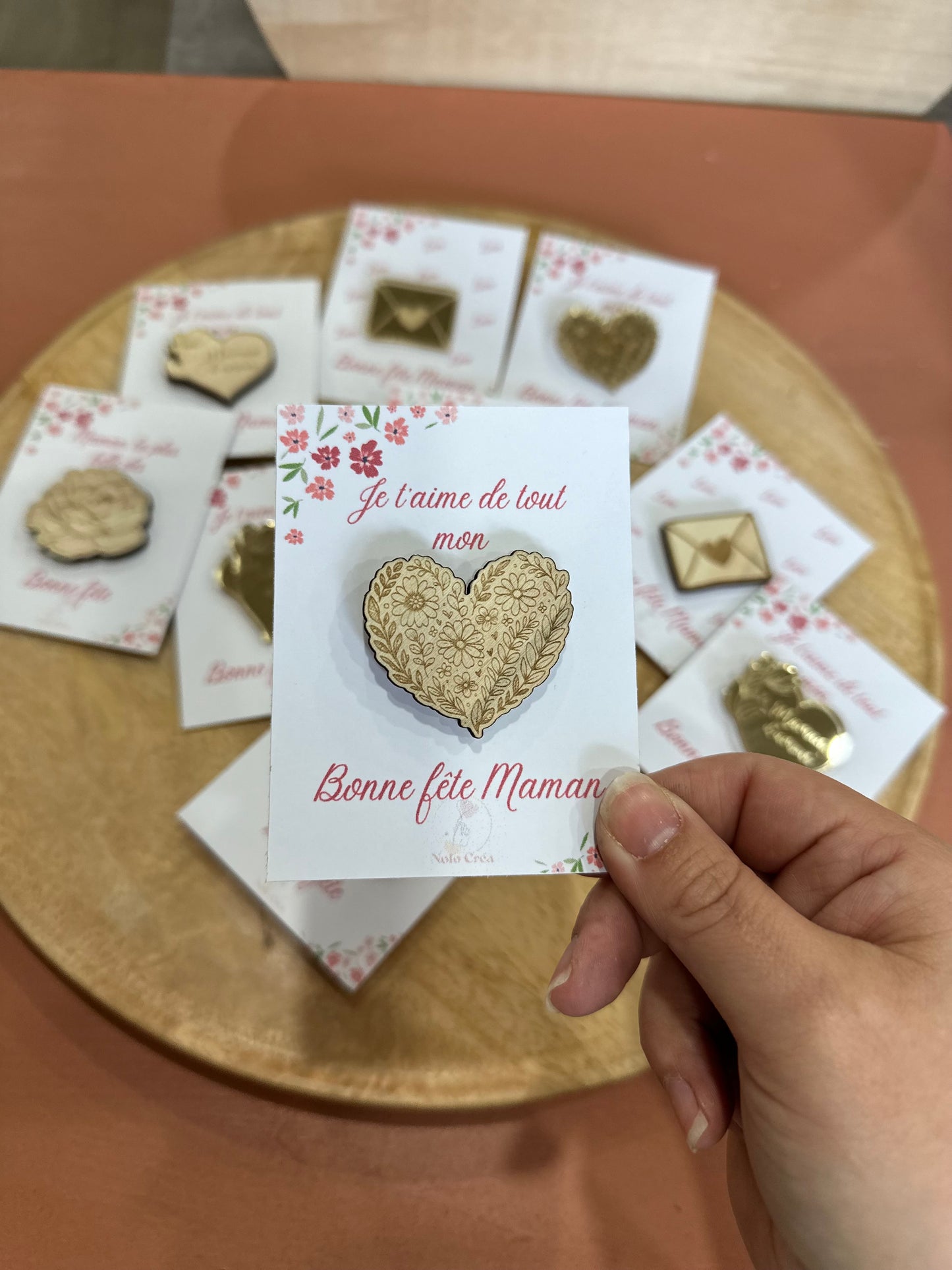Pin's / Broche fête des mères - Coeur floral