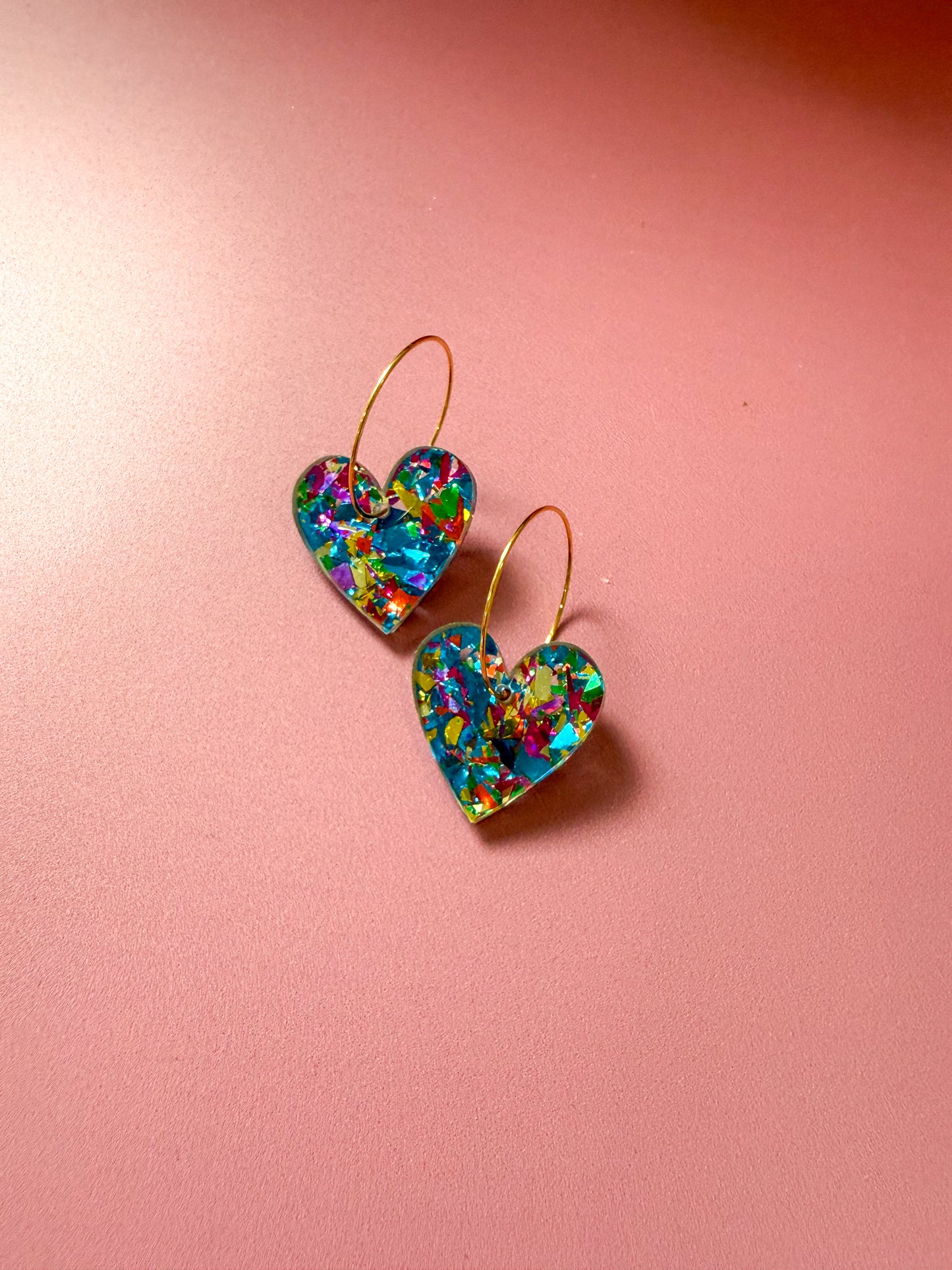 Créoles fines cœurs pailletés – Boucles d’oreilles légères en acier inoxydable