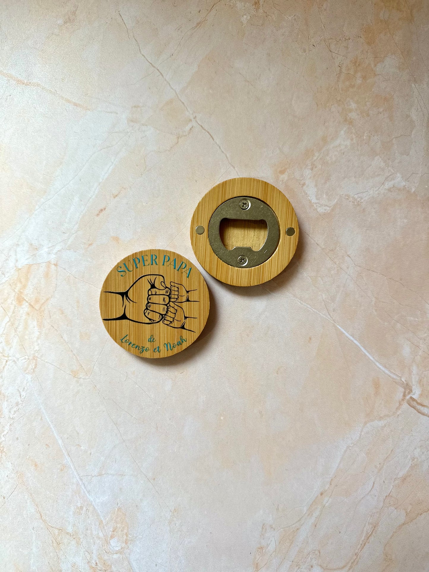 Décapsuleur rond en bois aimanté