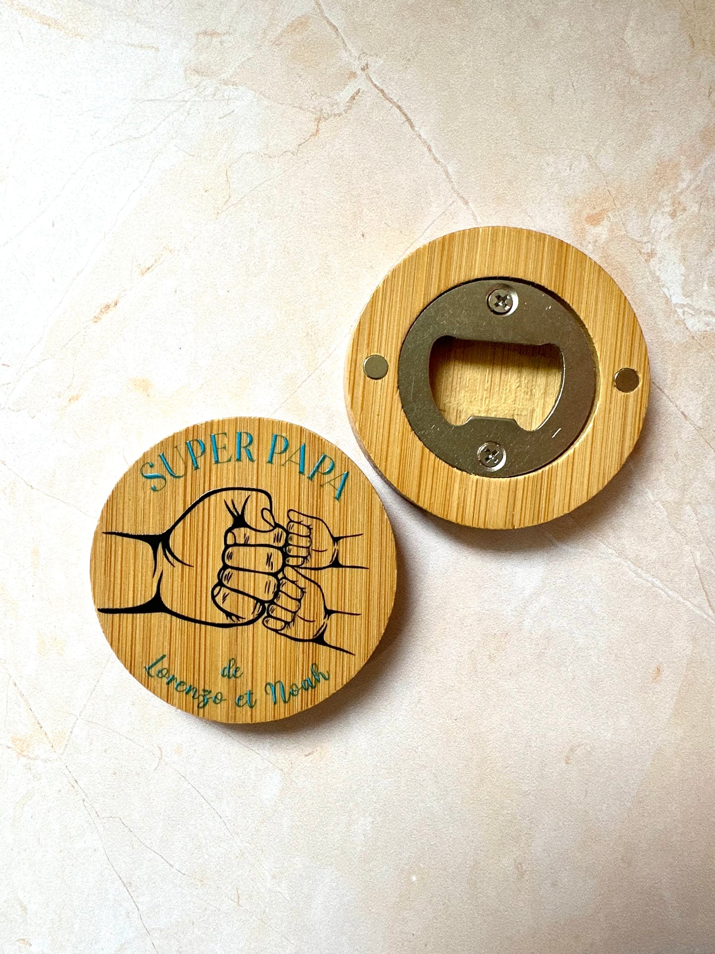 Décapsuleur rond en bois aimanté