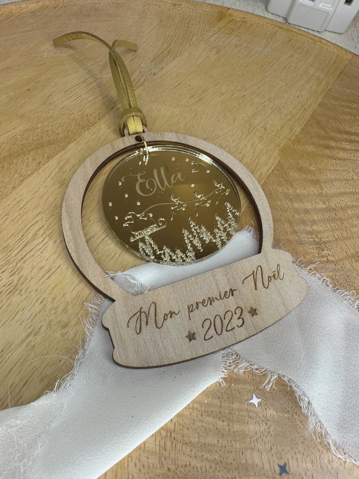 Boule de Noël Bois avec pampille en Plexi Doré