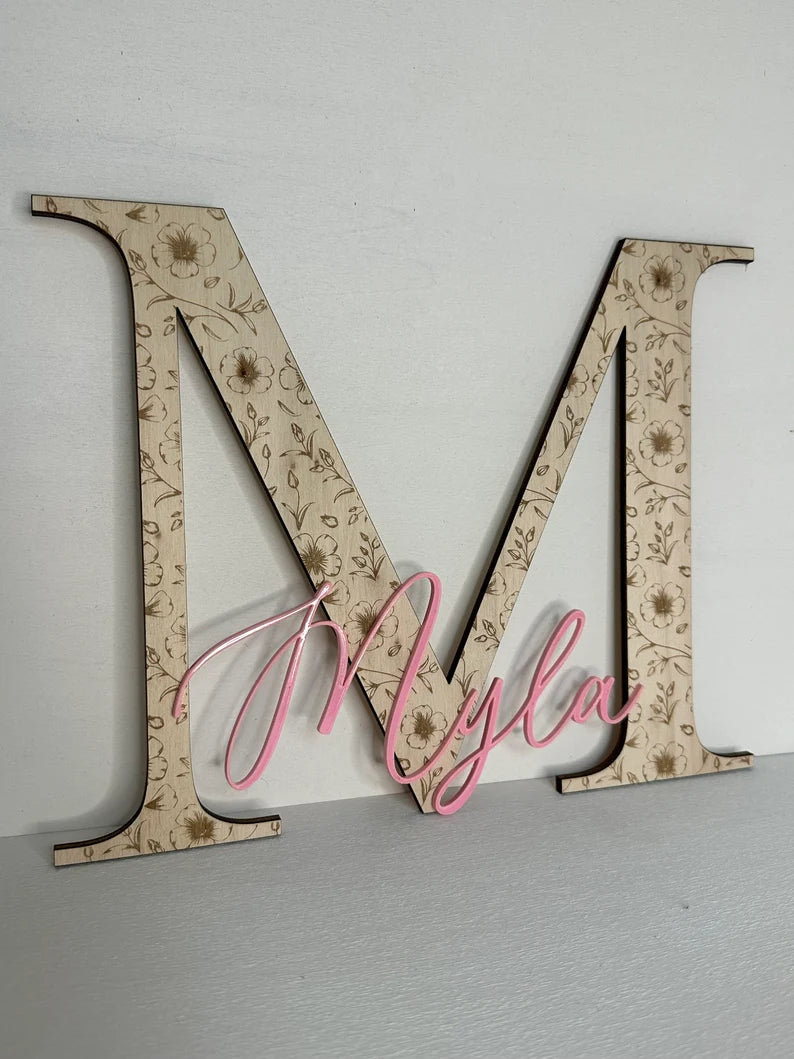 Lettre en bois avec prénom en plexiglass - Thème Floral