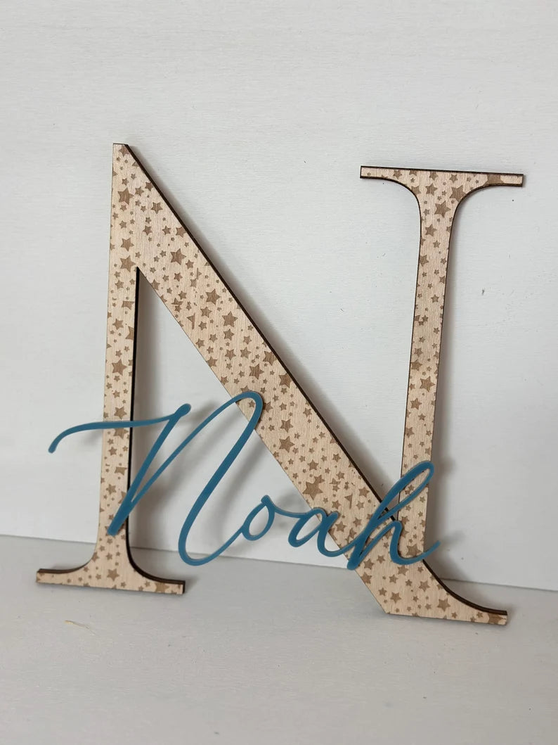 Lettre en bois avec prénom en plexiglass - Thème Céleste