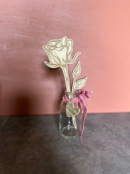 Fleur en Bois avec Soliflore et Étiquette en Plexi Doré "Bonne Fête Maman"