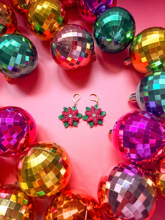 Les Boucles d’Oreilles Poinsettia – La touche magique de Noël ✨