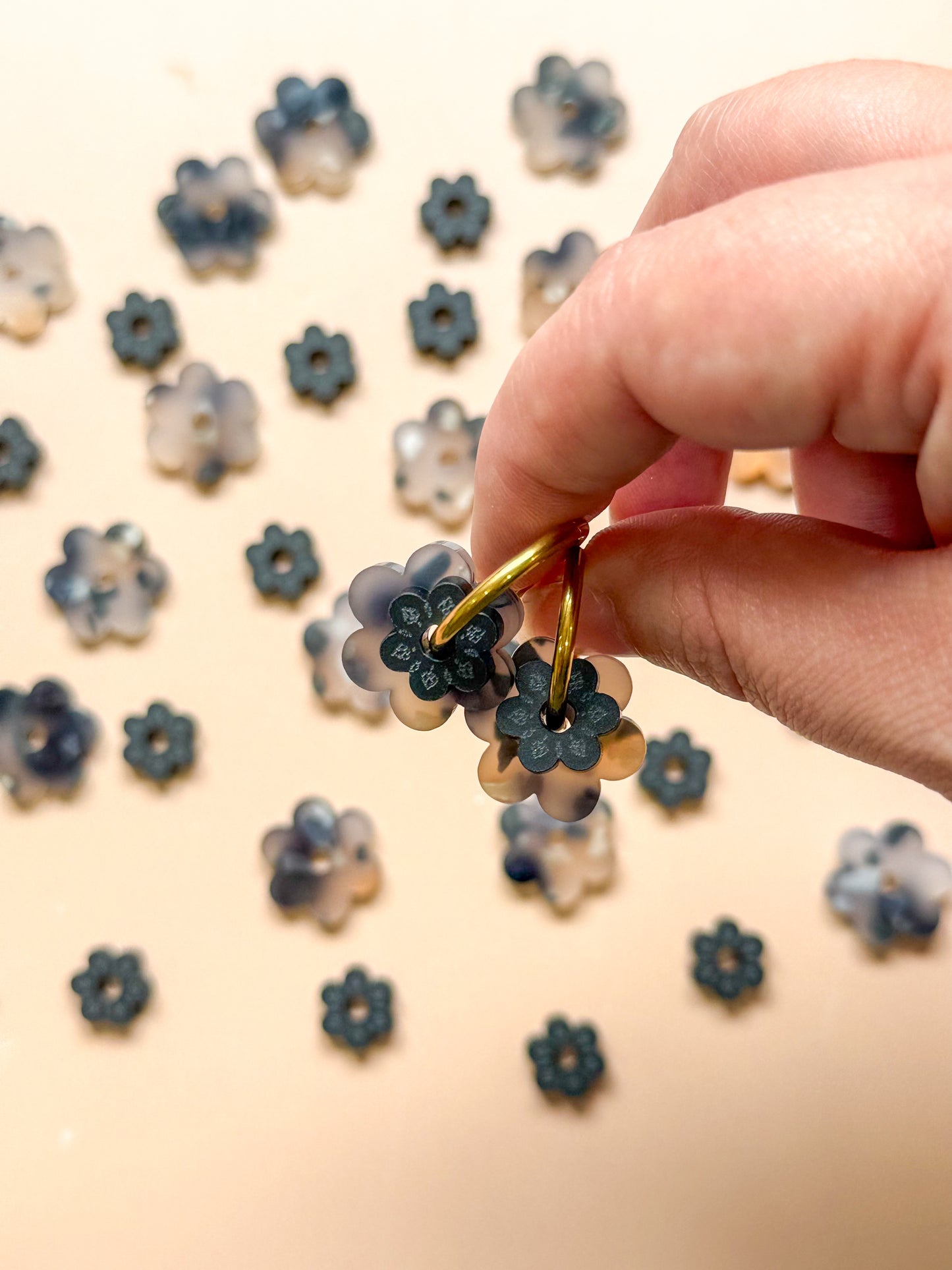 Créoles interchangeables de Novembre Les Daisy Terrazzo