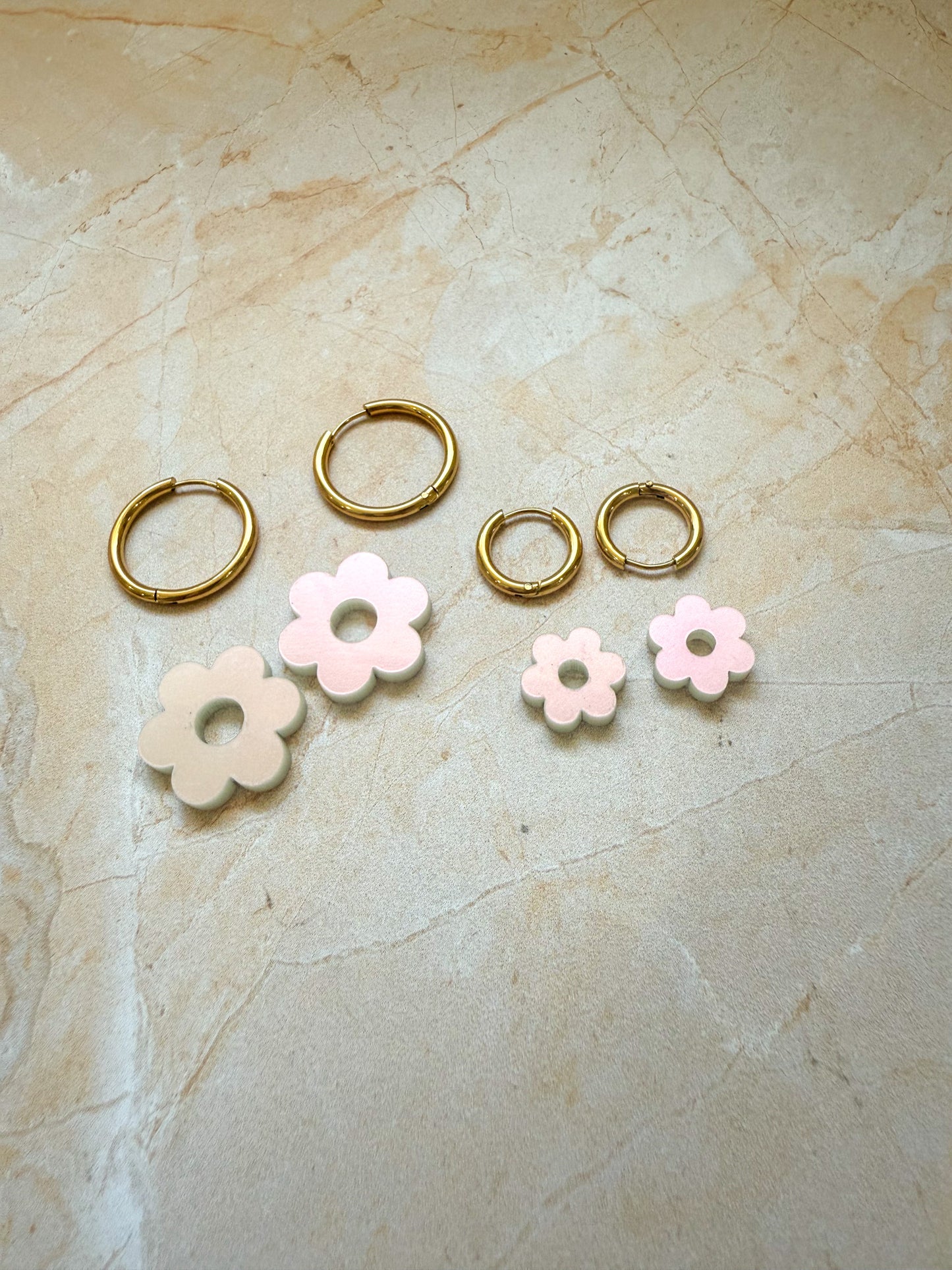Boucles d'oreilles Créoles mini fleurs pour petite fille