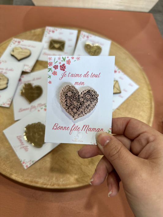 Pin's / Broche fête des mères - Coeur floral